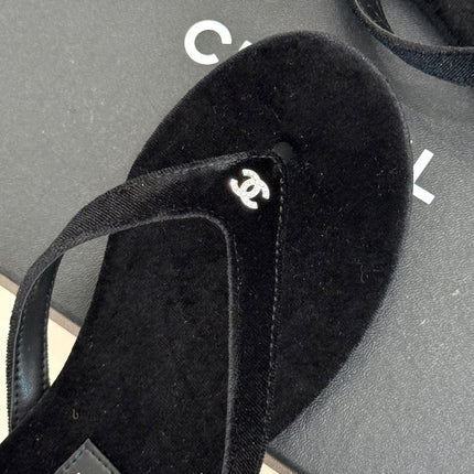 THONG SANDALS IN BLACK VELVET EMBOSSED CRYSTAL