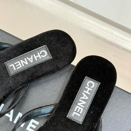 THONG SANDALS IN BLACK VELVET EMBOSSED CRYSTAL