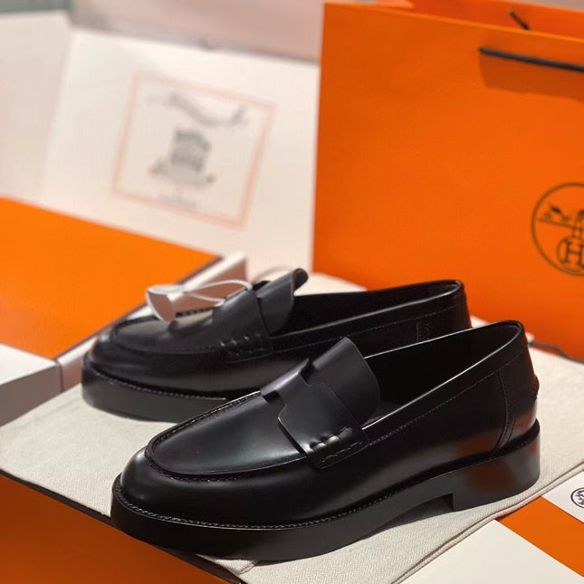 HM PARIS LOAFERS IN BLACK CALFSKIN WITH CLASSIC PENNY STRAP DESIGN