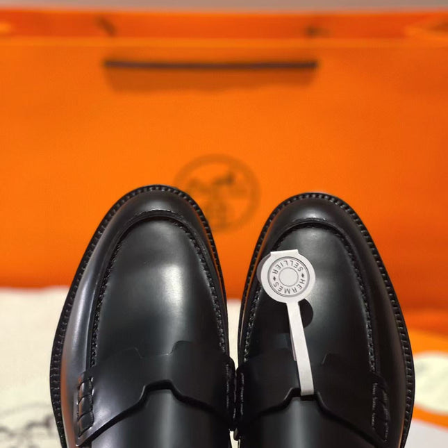 HM PARIS LOAFERS IN BLACK CALFSKIN WITH CLASSIC PENNY STRAP DESIGN