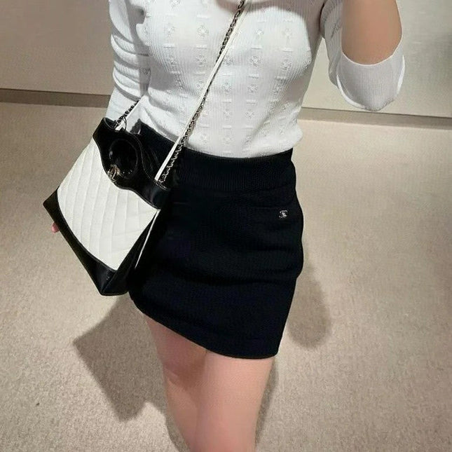 CC ICONIC SKIRT IN BLACK WOOL KNIT WITH FRONT POCKETS