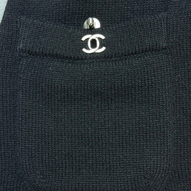 CC ICONIC SKIRT IN BLACK WOOL KNIT WITH FRONT POCKETS