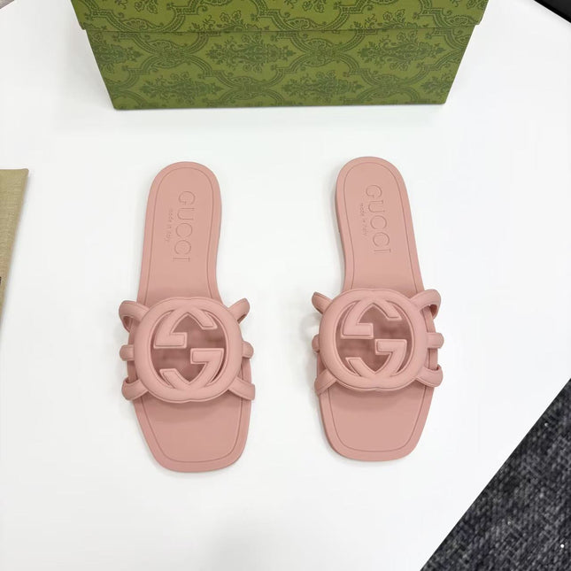 GG SLIDE SANDALS IN PINK RUBBER WITH INTERLOCKING G LOGO DESIGN