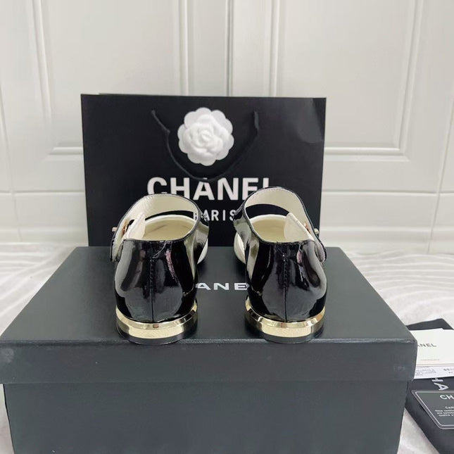 CC CLASSIC MARY JANE FLATS IN WHITE AND BLACK QUILTED CALFSKIN