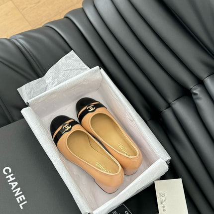 CC CLASSIC PUMPS IN BEIGE AND BLACK CALFSKIN