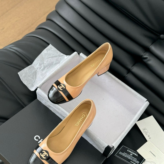CC CLASSIC PUMPS IN BEIGE AND BLACK CALFSKIN
