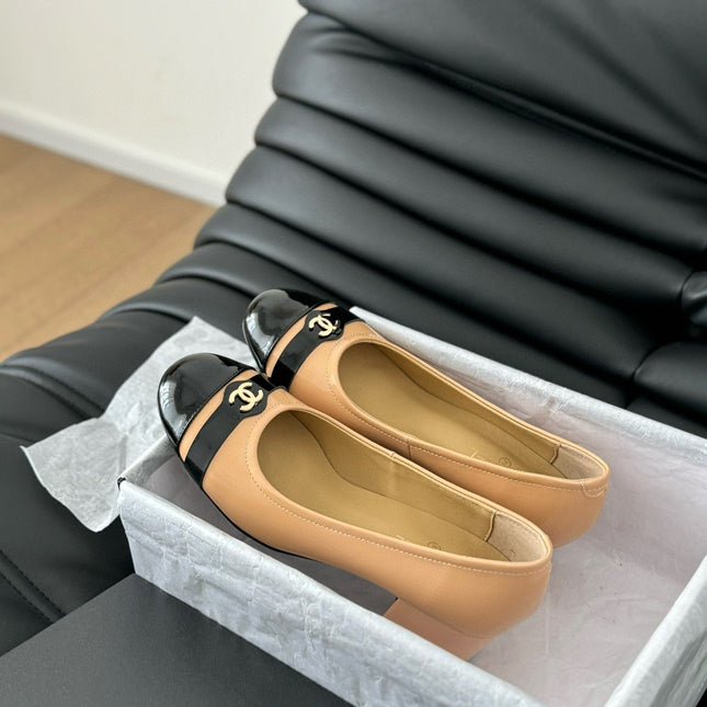 CC CLASSIC PUMPS IN BEIGE AND BLACK CALFSKIN