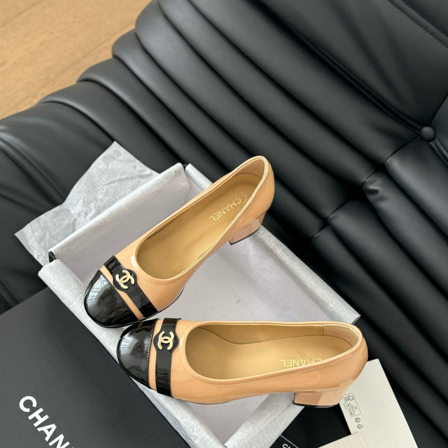 CC CLASSIC PUMPS IN BEIGE AND BLACK CALFSKIN