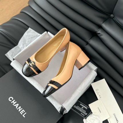 CC CLASSIC PUMPS IN BEIGE AND BLACK CALFSKIN