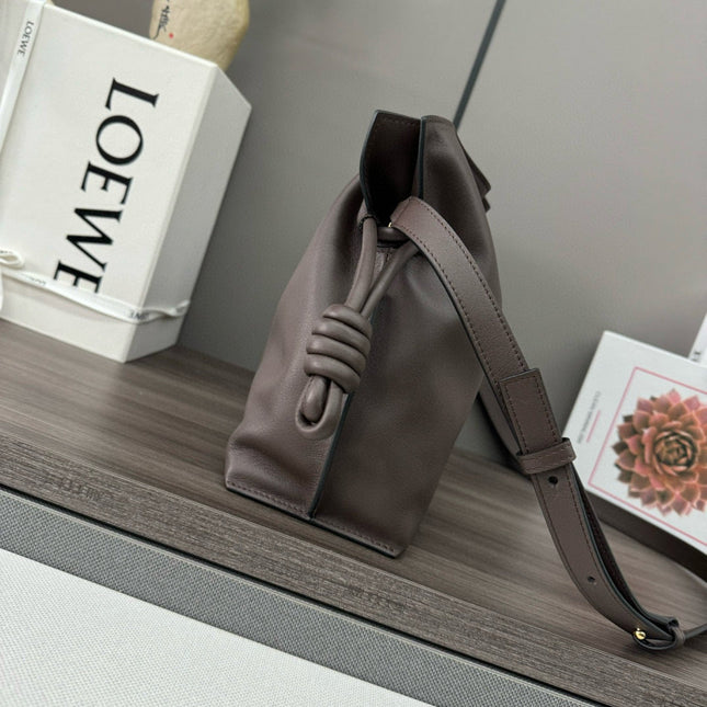 LOE 30 FLAMENCO PURSE BUCKET IN CHESTNUT BROWN CALFSKIN