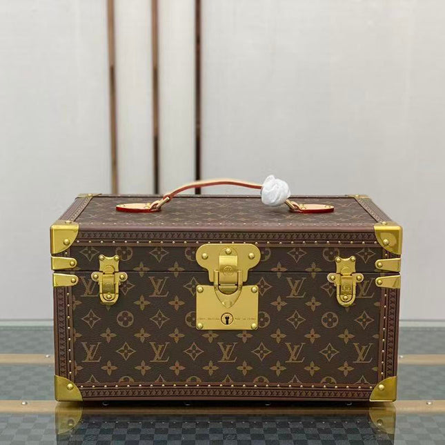 LV MAKEUP CASE 42 IN MONOGRAM PATTERN WITH MIRROR TP2