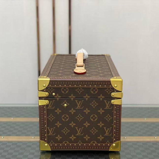 LV MAKEUP CASE 42 IN MONOGRAM PATTERN WITH MIRROR TP2