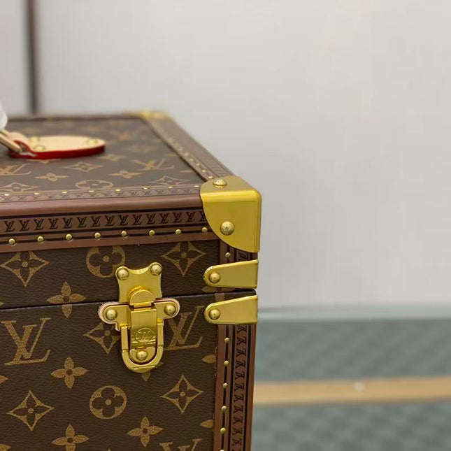 LV MAKEUP CASE 42 IN MONOGRAM PATTERN WITH MIRROR TP2