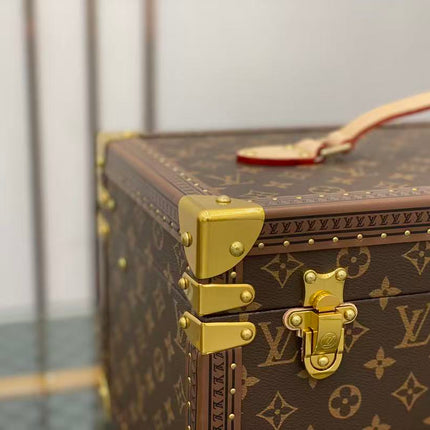 LV MAKEUP CASE 42 IN MONOGRAM PATTERN WITH MIRROR TP2