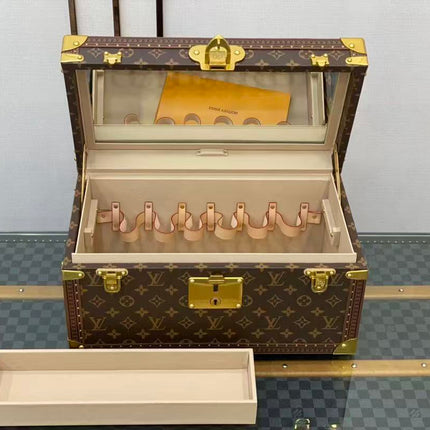 LV MAKEUP CASE 42 IN MONOGRAM PATTERN WITH MIRROR TP2