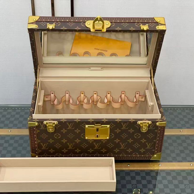 LV MAKEUP CASE 42 IN MONOGRAM PATTERN WITH MIRROR TP2