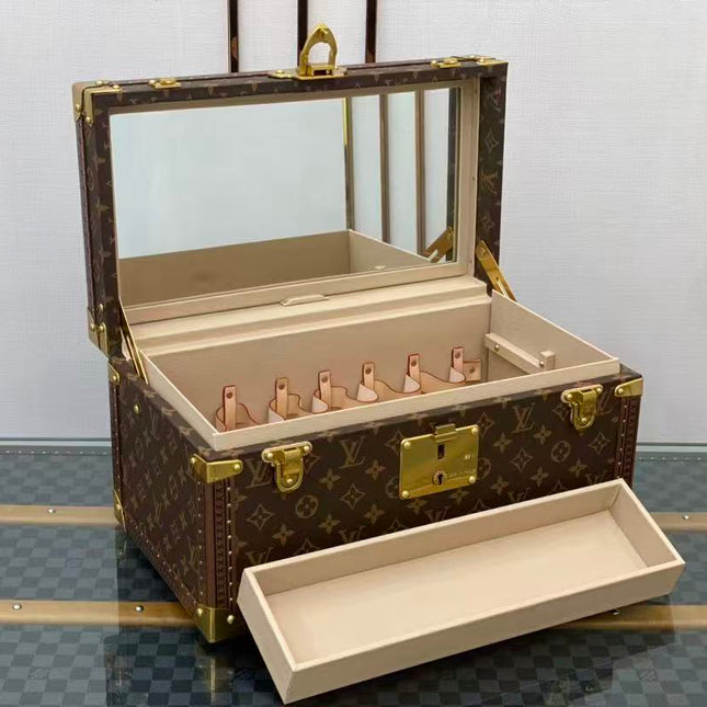 LV MAKEUP CASE 42 IN MONOGRAM PATTERN WITH MIRROR TP2