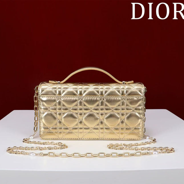 CD BAG 21 IN GOLD CALFSKIN WITH GOLD HARDWARE