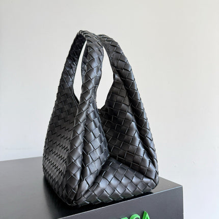 BOTTEGA VENETA  SHOULDER BAG 33 IN BLACK CALFSKIN