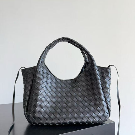 BOTTEGA VENETA  SHOULDER BAG 33 IN BLACK CALFSKIN