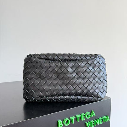 BOTTEGA VENETA  SHOULDER BAG 33 IN BLACK CALFSKIN