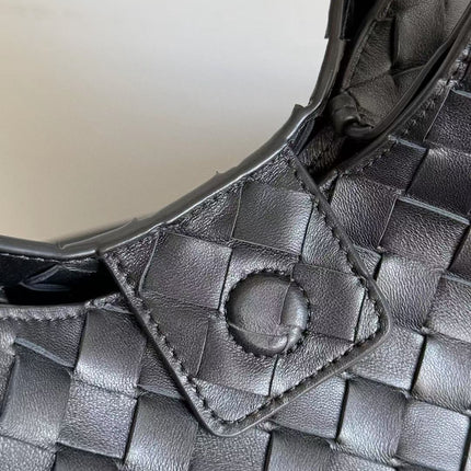 BOTTEGA VENETA  SHOULDER BAG 33 IN BLACK CALFSKIN