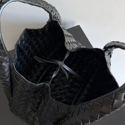 BOTTEGA VENETA  SHOULDER BAG 33 IN BLACK CALFSKIN