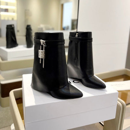 SHARK LOCK BOOTS IN BLACK CALFSKIN