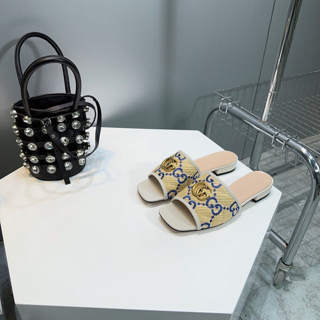 GG MATELASSÉ CANVAS SLIDES GREEN LOGO