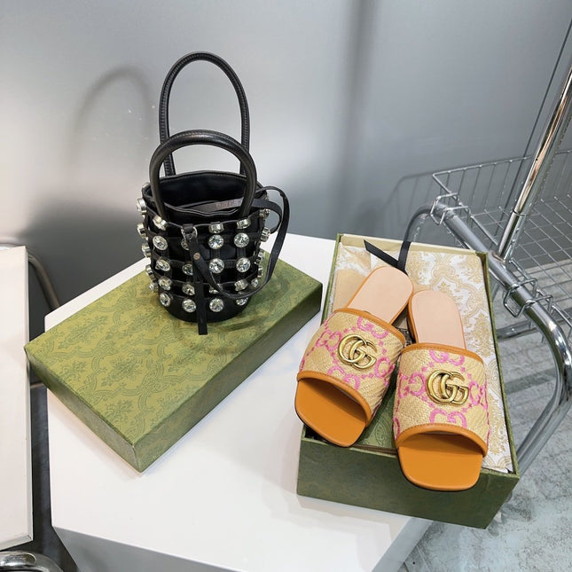 GG MATELASSÉ CANVAS SLIDES PINK LOGO