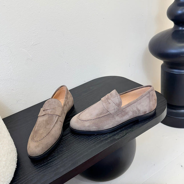 CLASSIC LOAFERS IN LIGHT TAUPE SUEDE