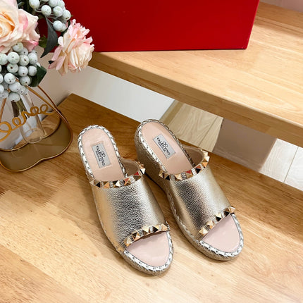 LACE-UP WEDGE SANDALS IN SILVER CALFSKIN WITH STUDS