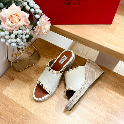 LACE-UP WEDGE SANDALS IN WHITE CALFSKIN WITH STUDS