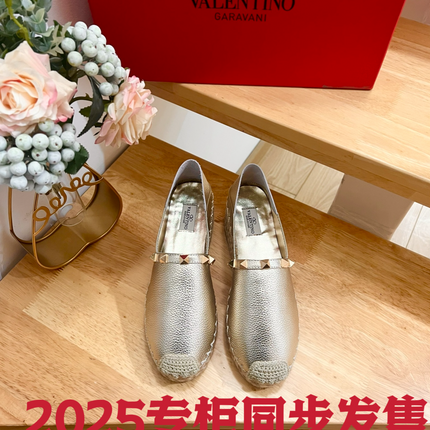 FLAT ESPADRILLE IN SILVER CALFSKIN 2 CM WITH STUDS