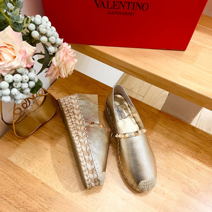 FLAT ESPADRILLE IN SILVER CALFSKIN 2 CM WITH STUDS