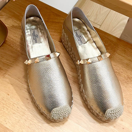 FLAT ESPADRILLE IN SILVER CALFSKIN 2 CM WITH STUDS
