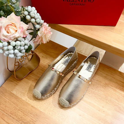 FLAT ESPADRILLE IN SILVER CALFSKIN 2 CM WITH STUDS