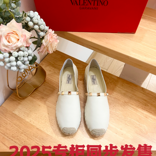 FLAT ESPADRILLE IN WHITE CALFSKIN 2 CM WITH STUDS