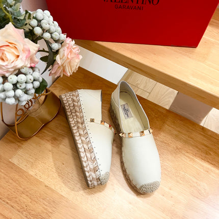 FLAT ESPADRILLE IN WHITE CALFSKIN 2 CM WITH STUDS