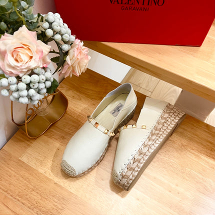 FLAT ESPADRILLE IN WHITE CALFSKIN 2 CM WITH STUDS