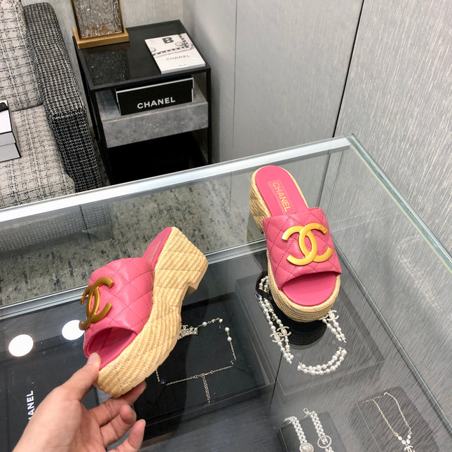 THICK SOLE WEDGE SLIPPERS IN PUNCH PINK LAMBSKIN AND BEIGE RUBBER