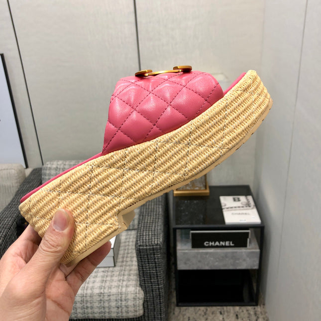 THICK SOLE WEDGE SLIPPERS IN PUNCH PINK LAMBSKIN AND BEIGE RUBBER