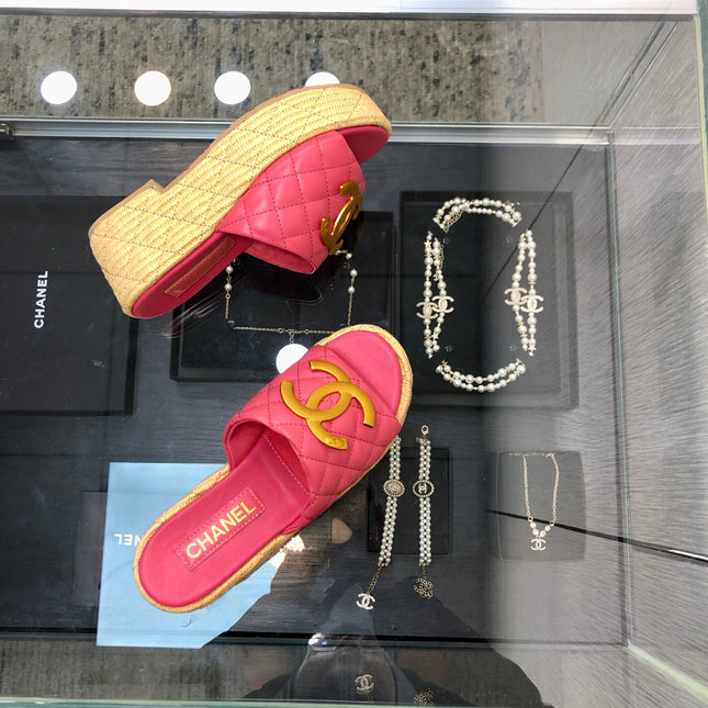 THICK SOLE WEDGE SLIPPERS IN PUNCH PINK LAMBSKIN AND BEIGE RUBBER