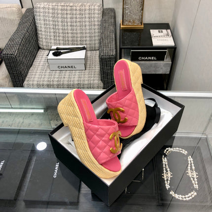 THICK SOLE WEDGE SLIPPERS IN PUNCH PINK LAMBSKIN AND BEIGE RUBBER