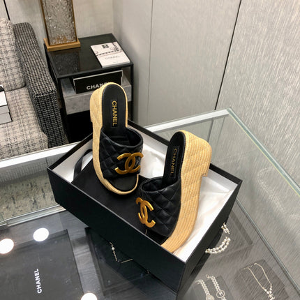 THICK SOLE WEDGE SLIPPERS IN BLACK LAMBSKIN AND BEIGE RUBBER