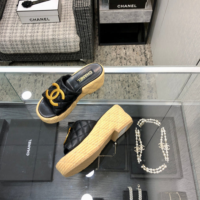 THICK SOLE WEDGE SLIPPERS IN BLACK LAMBSKIN AND BEIGE RUBBER