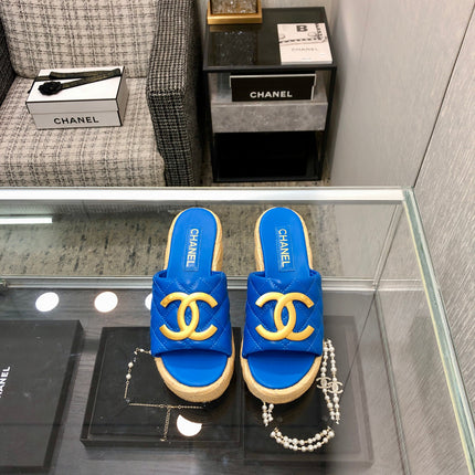 THICK SOLE WEDGE SLIPPERS IN COBALT BLUE LAMBSKIN AND BEIGE RUBBER