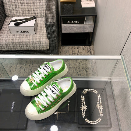 CASUAL SNEAKER IN EMERALD GREEN METALLIC LAMBSKIN WITH GOLD LOGO