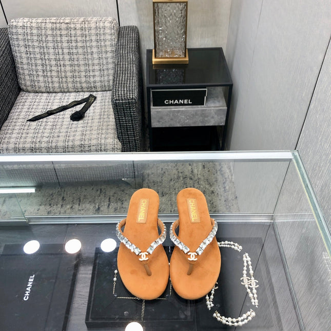 THONG SLIDE IN BRONZE BROWN SUEDE WITH WHITE CRYSTALS