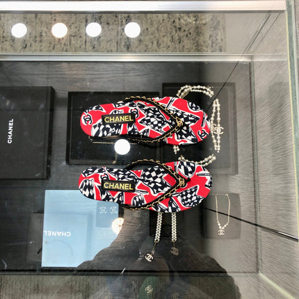 THONG SLIDE IN CHERRY RED MIX COLORFUL FLORAL FABRIC